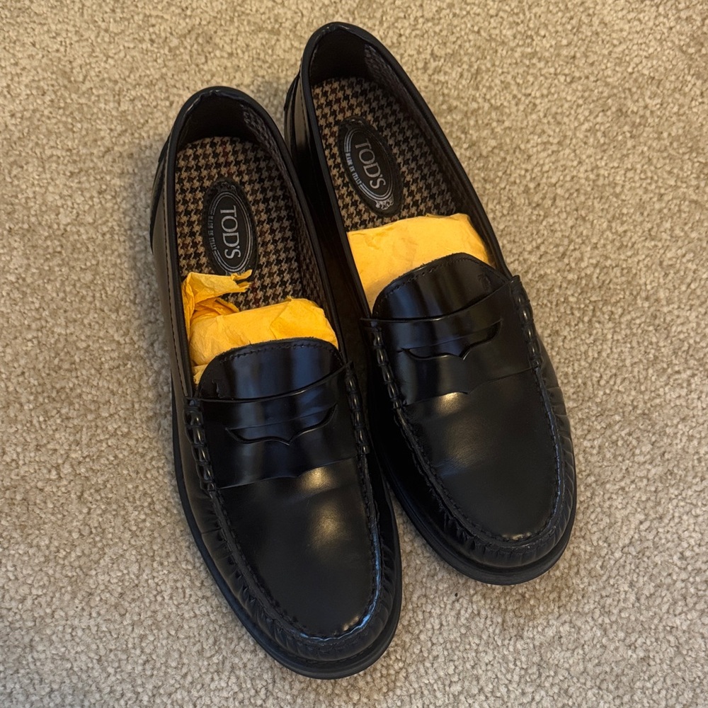 TOD'S Black Leather Penny Loafers